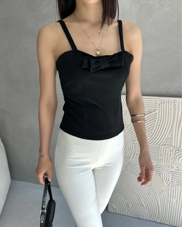 İp Askılı Yakası Fiyonk Detaylı Crep Bluz