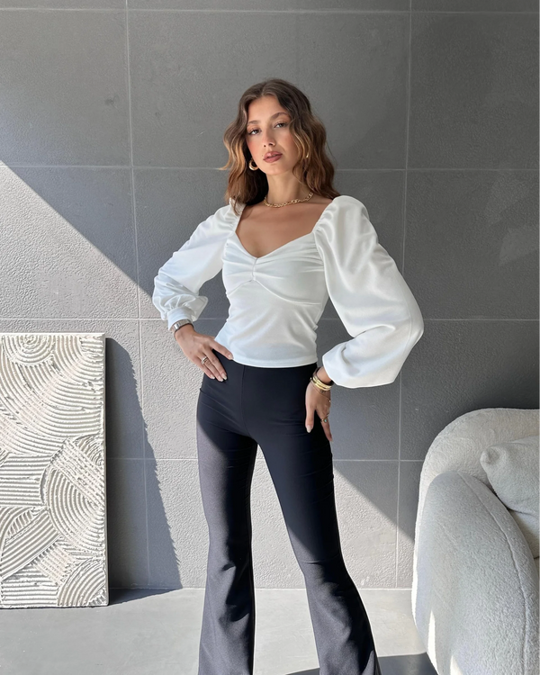 Kare Yaka Büzgü Detaylı Bluz